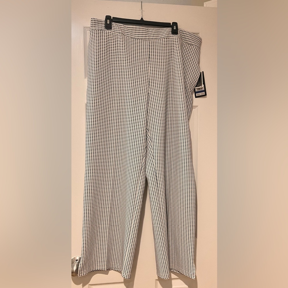 Nine West plaid white and black pull on dress pants